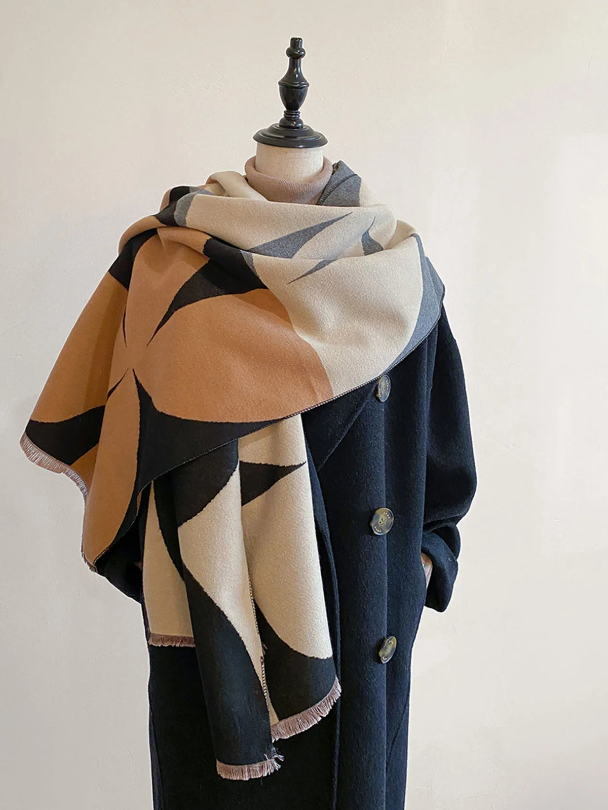 Geometric long rectangular scarf with fringes