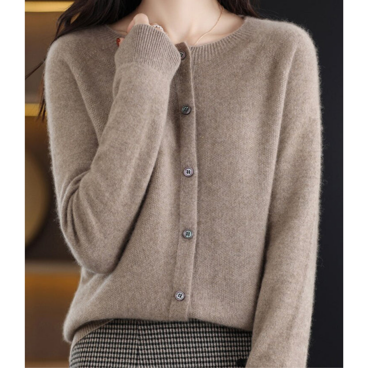 Rounded Cardigan with Buttons and Ribbed Sleeves