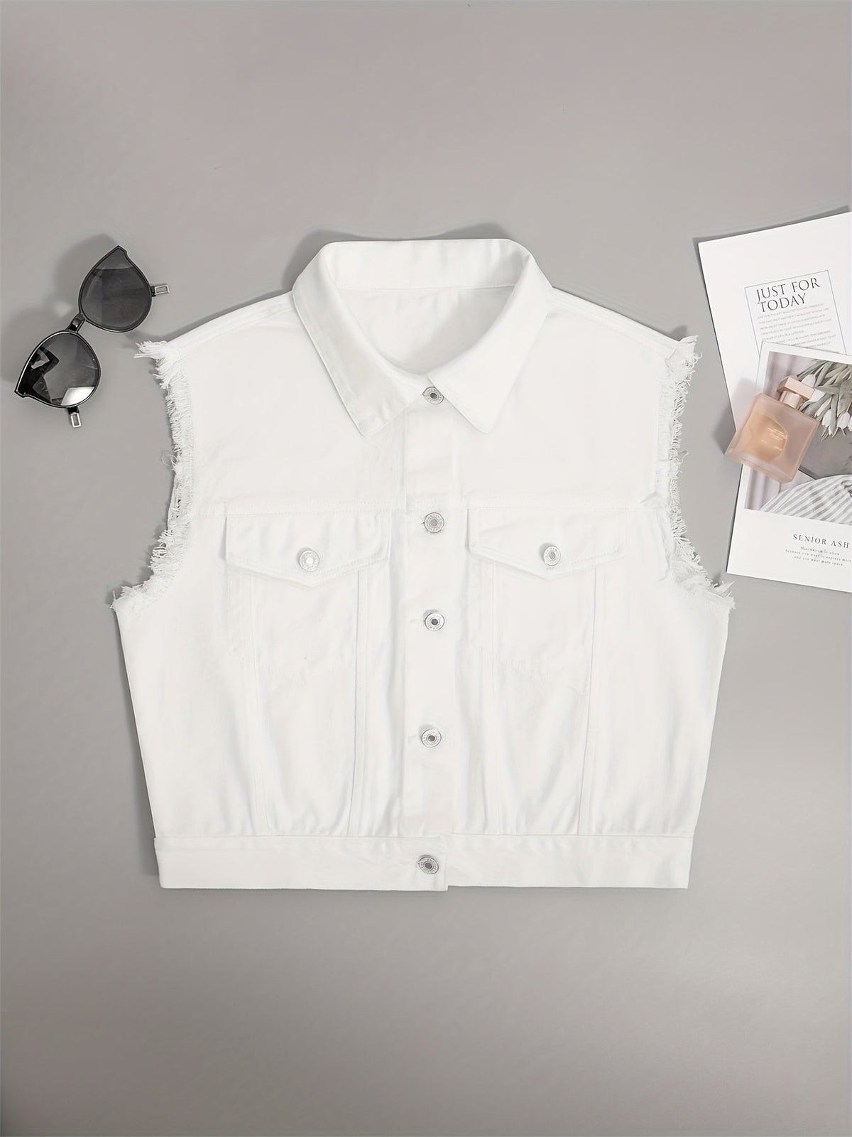 Frayed-edge collarless cropped jacket with buttons and pockets