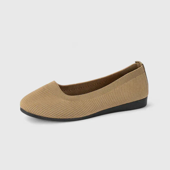 Flat shoes with a rounded toe and mesh upper