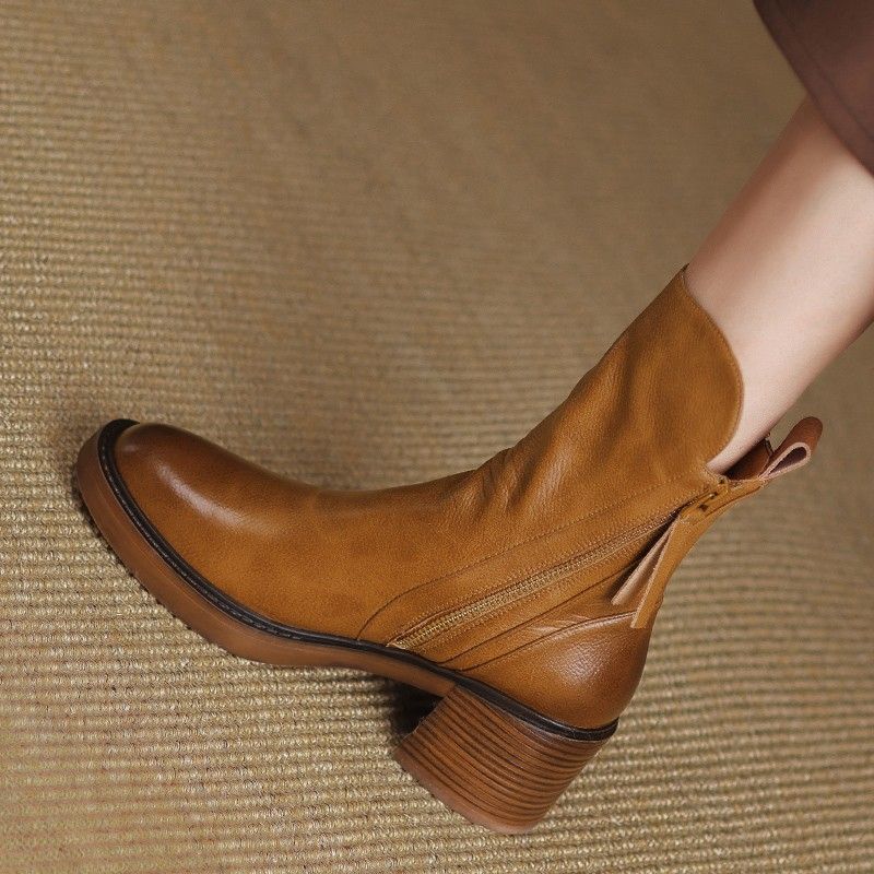 Round-toe ankle boots with a side zipper and block heel