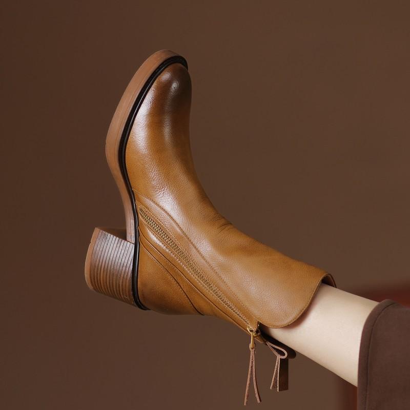 Round-toe ankle boots with a side zipper and block heel