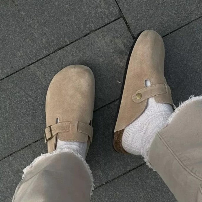 Zamknięte Mule Boston z Klamrą