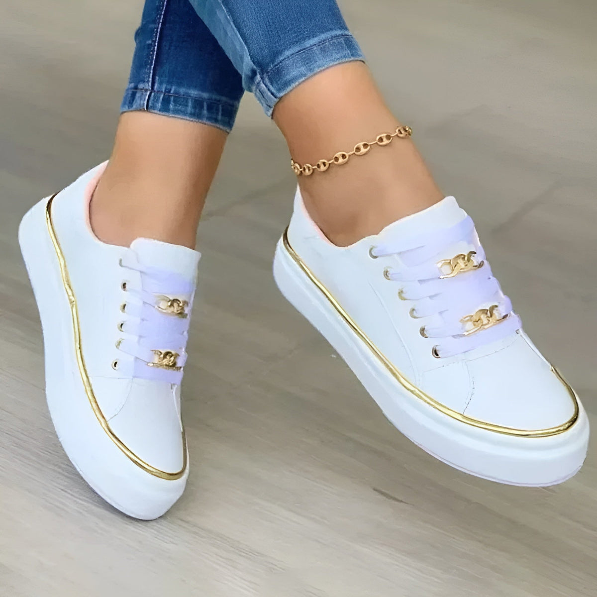 Buty na platformie z łańcuchem