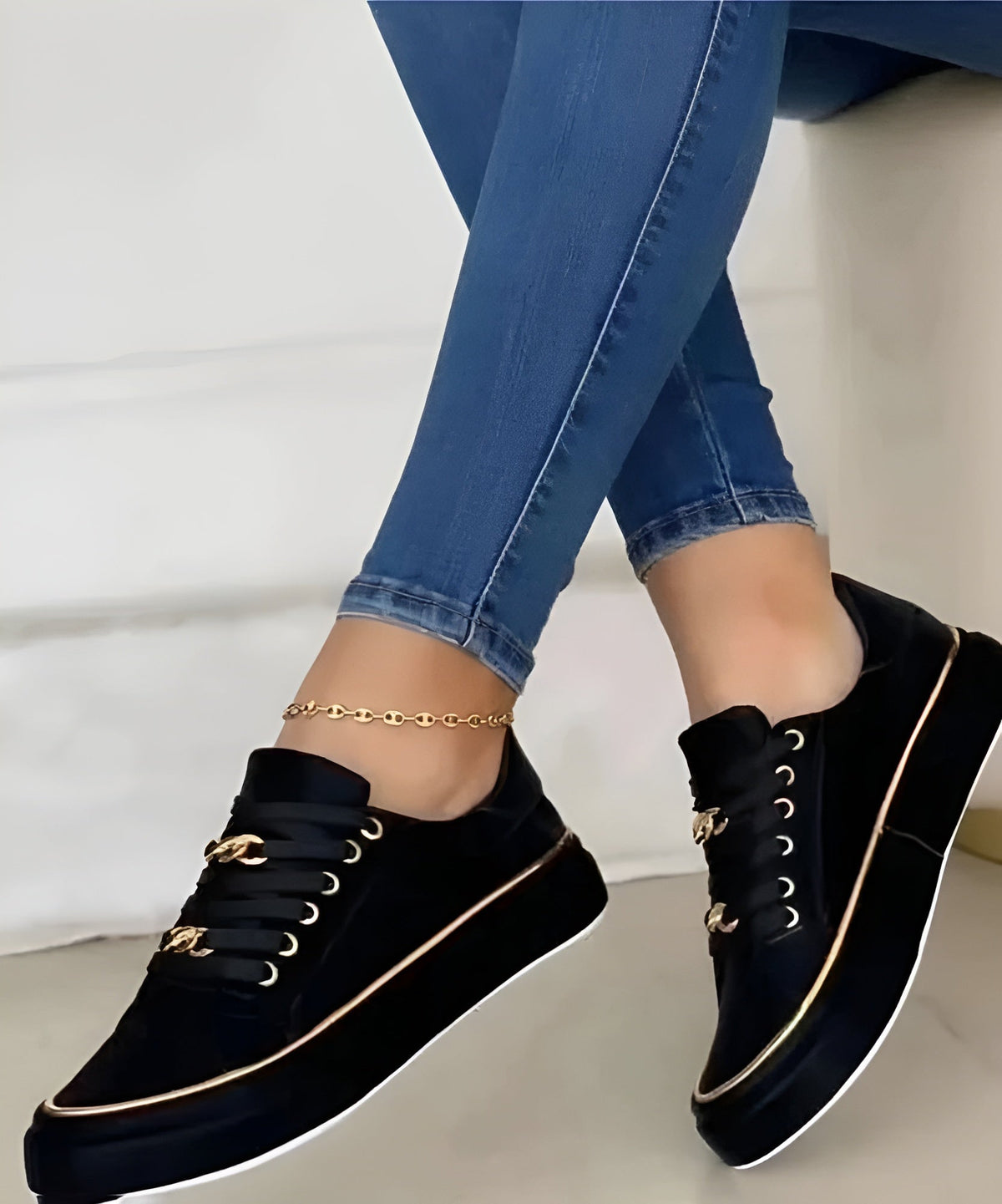 Buty na platformie z łańcuchem