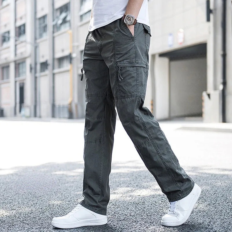 Long loose pleat-free pants with a fastening