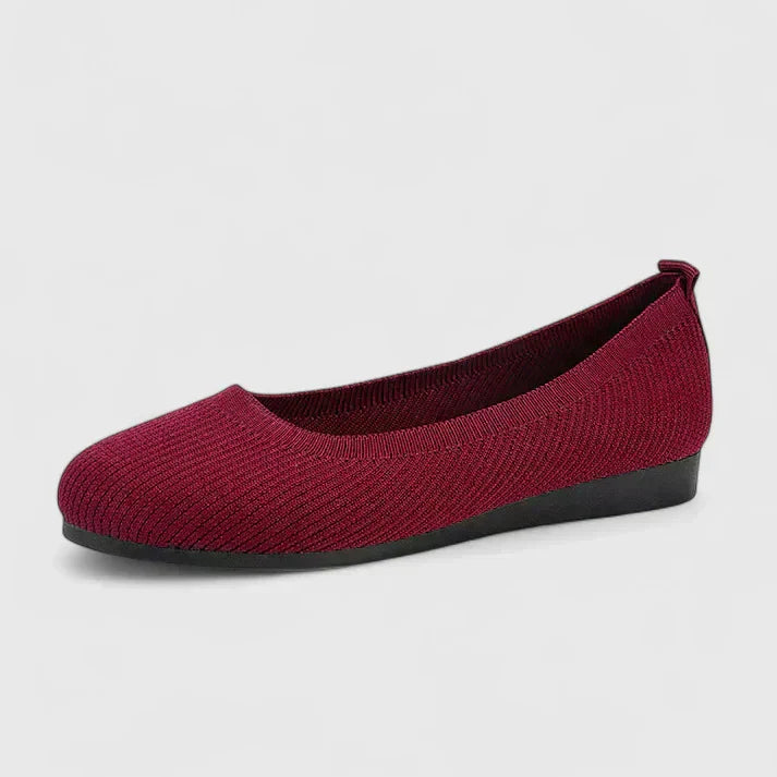 Flat shoes with a rounded toe and mesh upper
