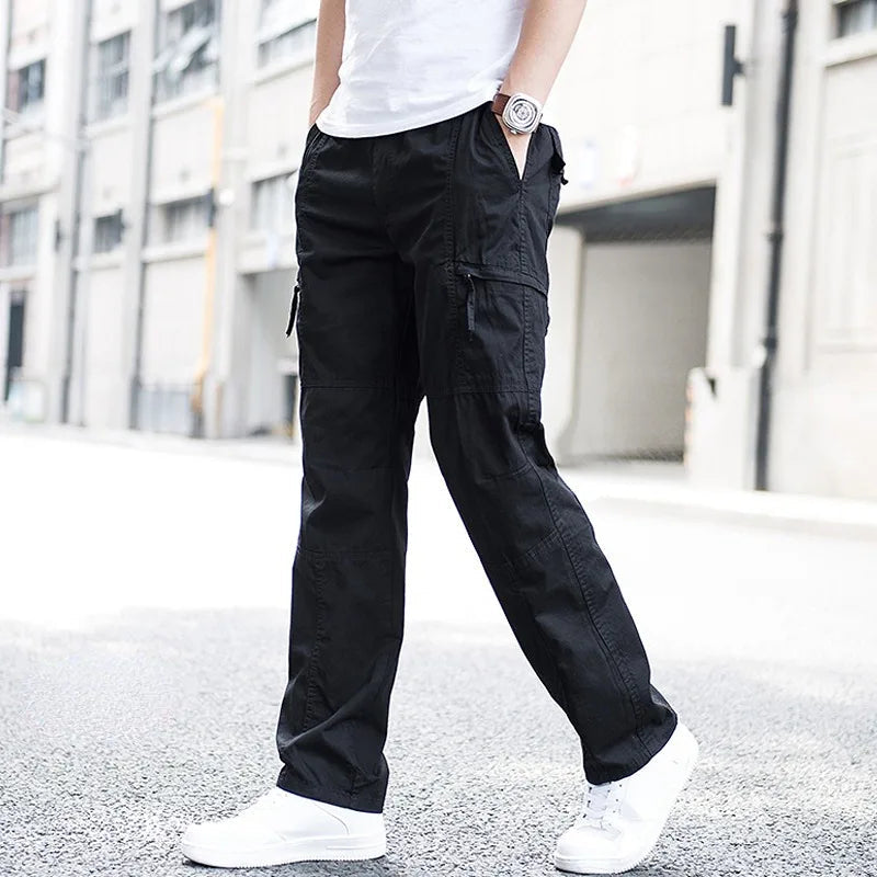 Long loose pleat-free pants with a fastening