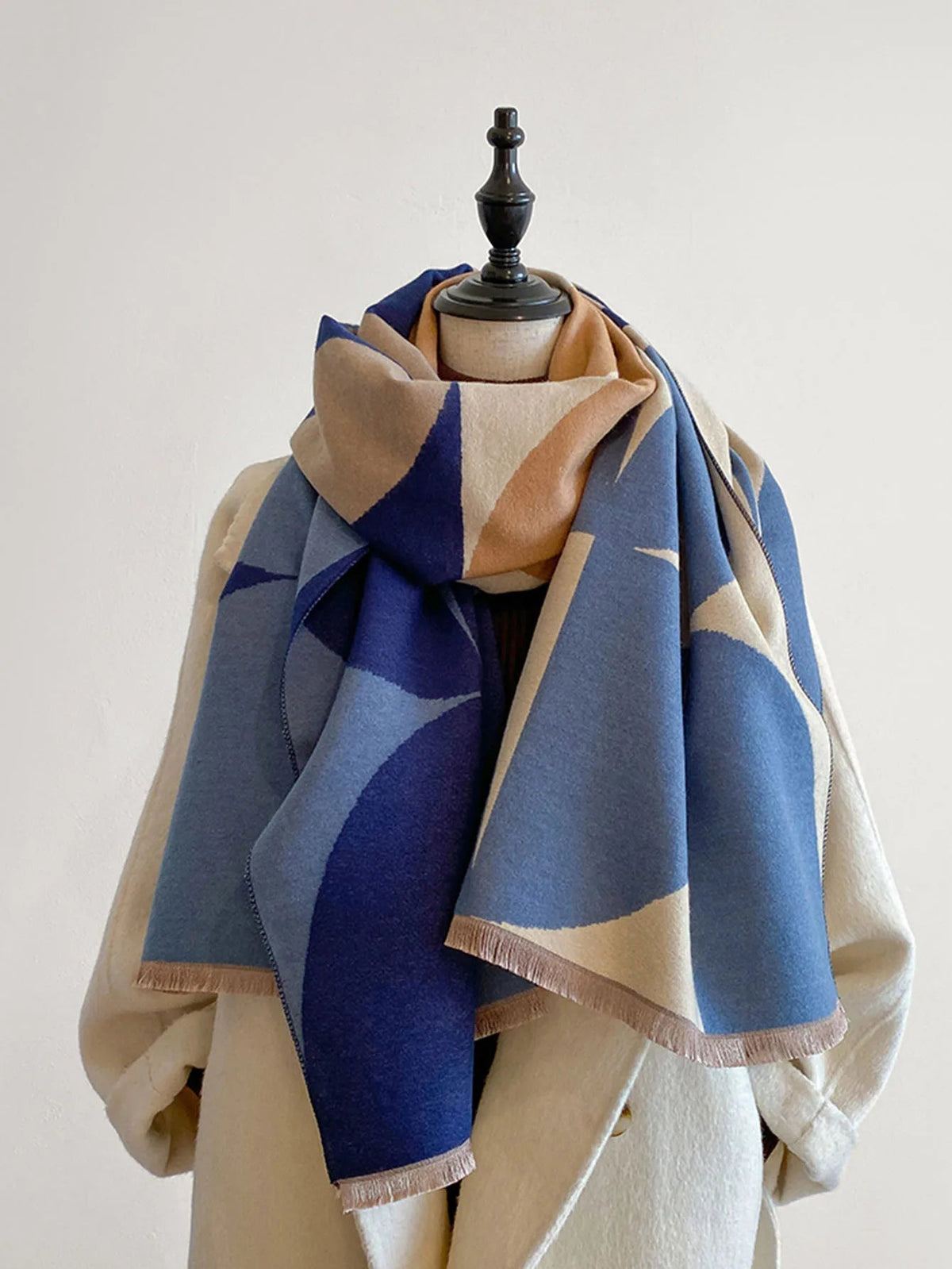 Geometric long rectangular scarf with fringes