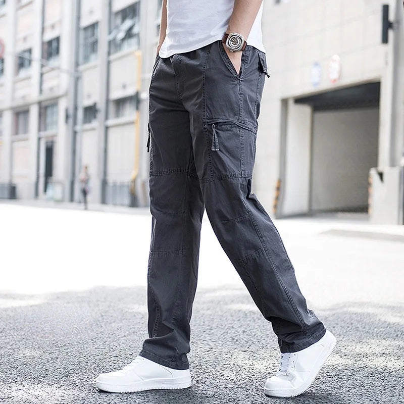 Long loose pleat-free pants with a fastening