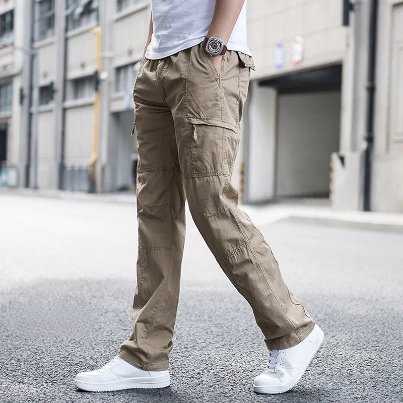 Long loose pleat-free pants with a fastening