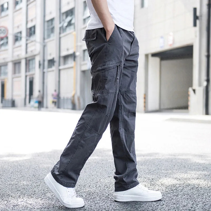 Long loose pleat-free pants with a fastening