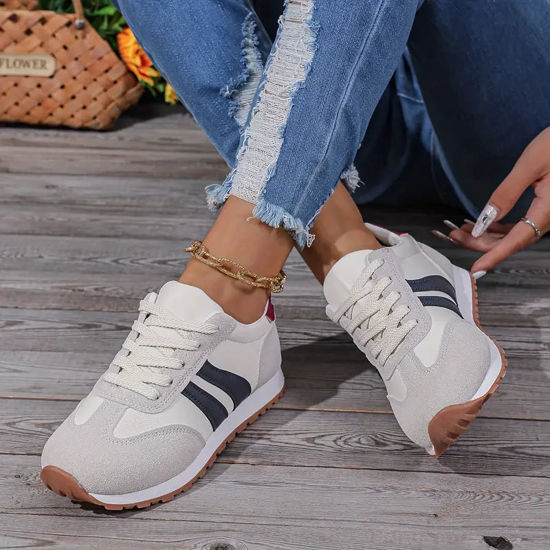 Sznurowane Sneakersy Damskie z Wygodną Podeszwą i Paskami