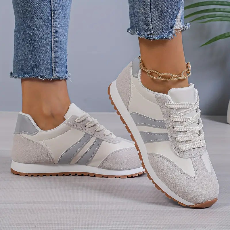 Sznurowane Sneakersy Damskie z Wygodną Podeszwą i Paskami