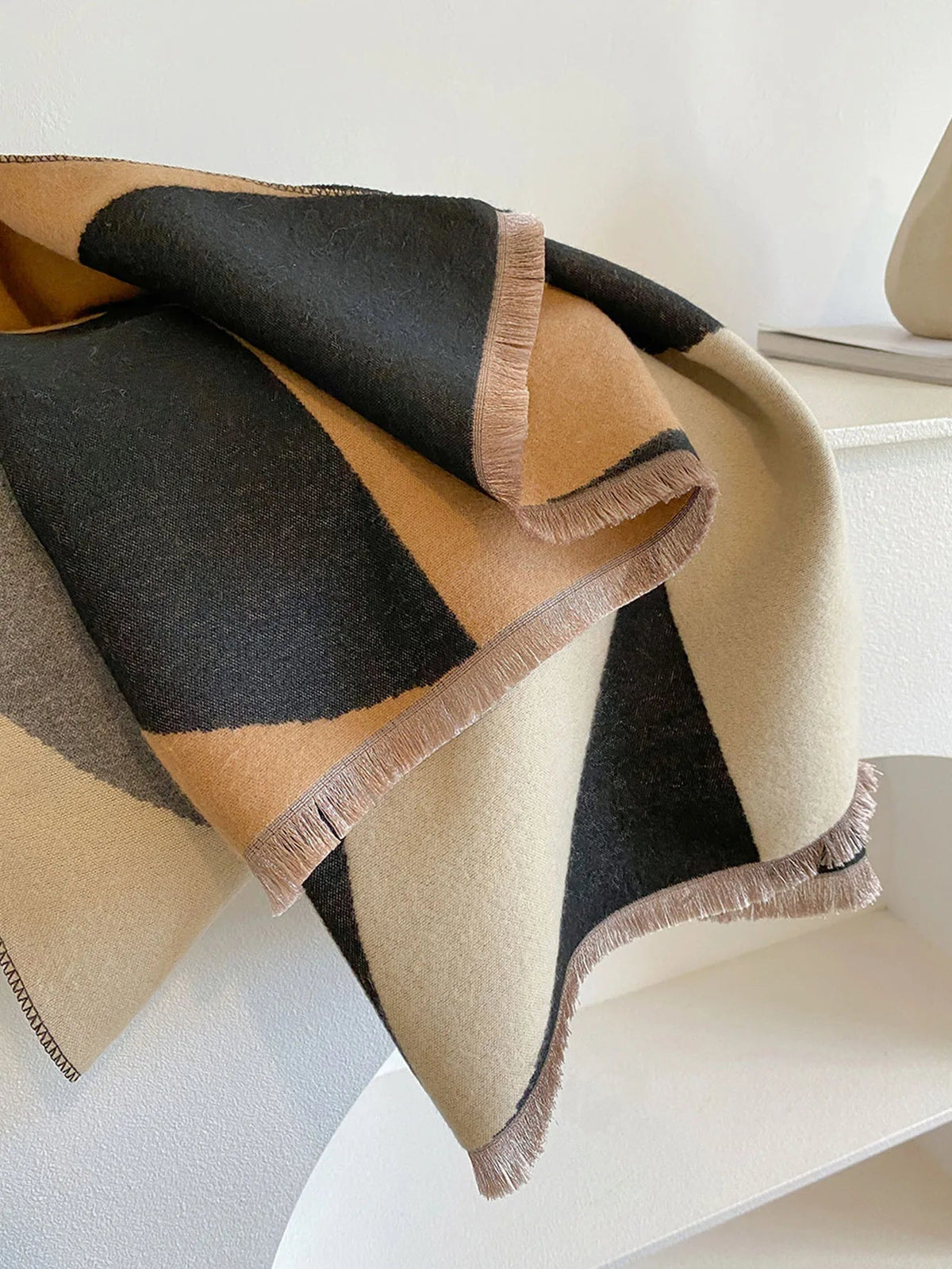 Geometric long rectangular scarf with fringes