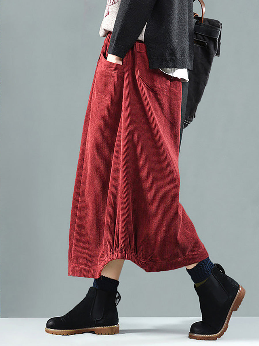 Long, wide, loose pleated skirt with buttons and pockets