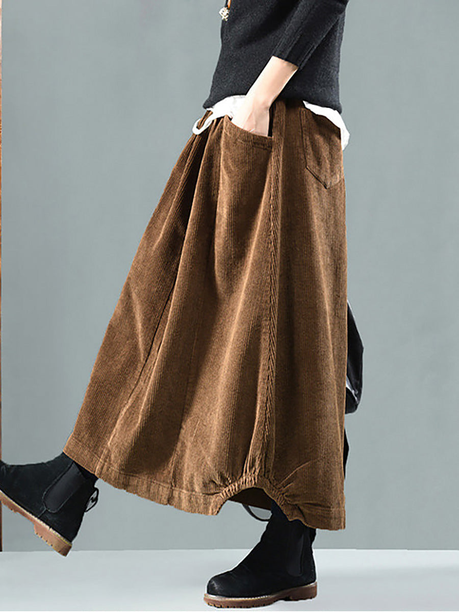 Long, wide, loose pleated skirt with buttons and pockets