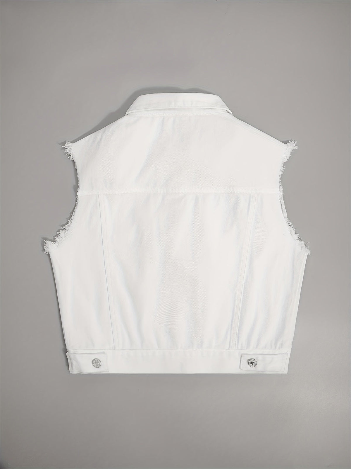 Frayed-edge collarless cropped jacket with buttons and pockets