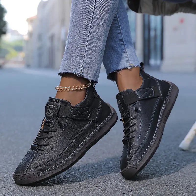 Sznurowane Sneakersy z Ozdobnym Przeszyciem dla Kobiet