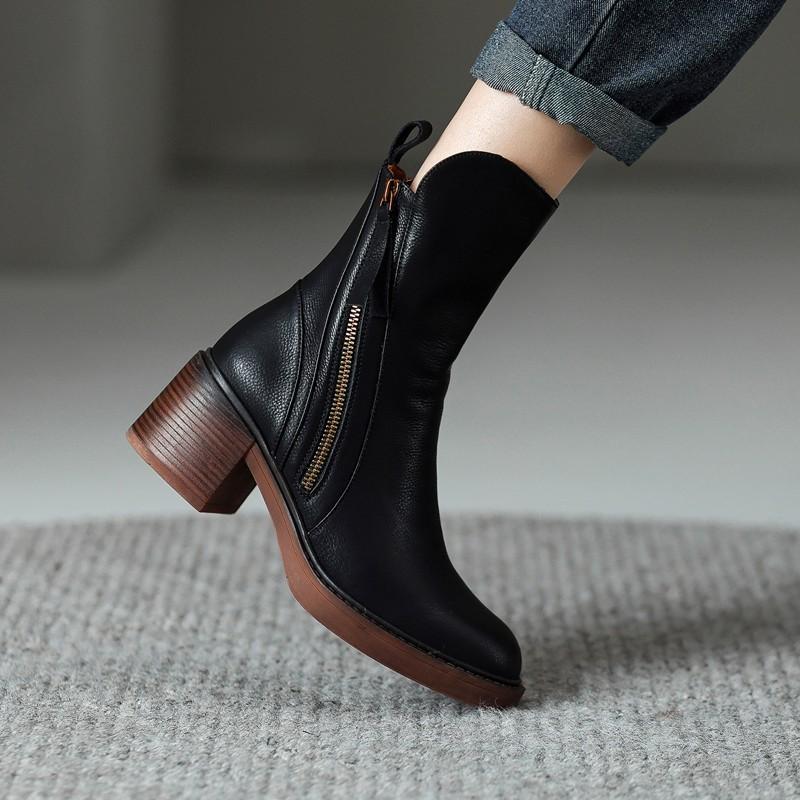 Round-toe ankle boots with a side zipper and block heel
