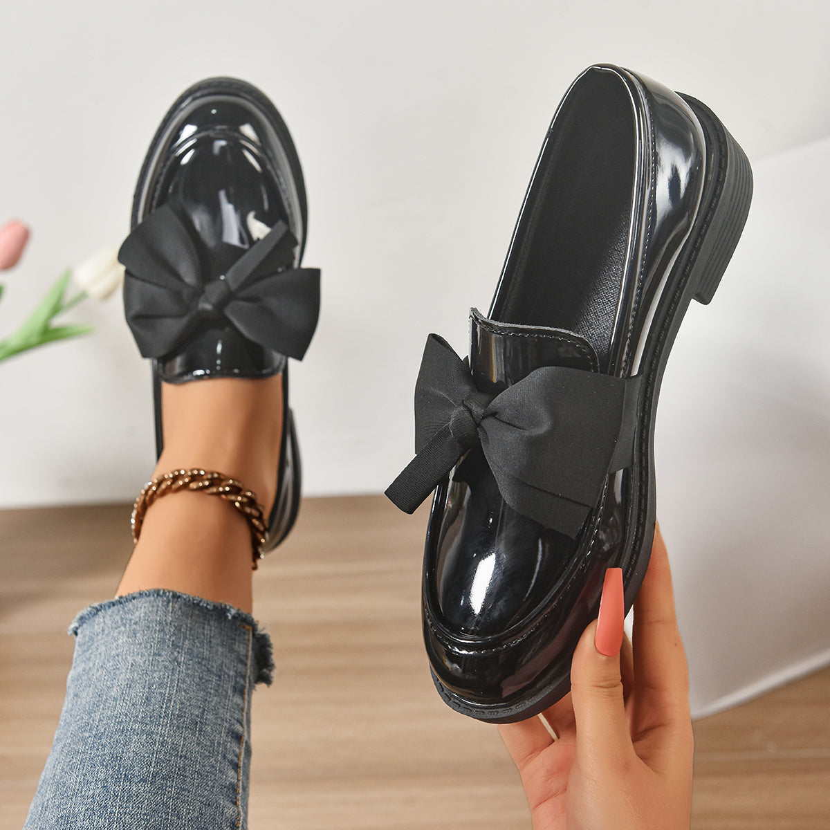 Buty wsuwane z okrągłym noskiem i węzłem na pięcie