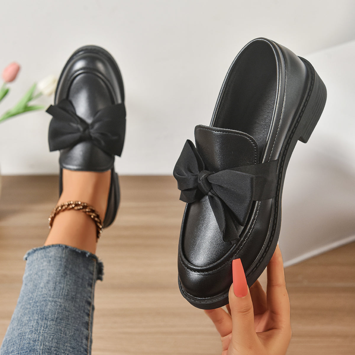 Buty wsuwane z okrągłym noskiem i węzłem na pięcie