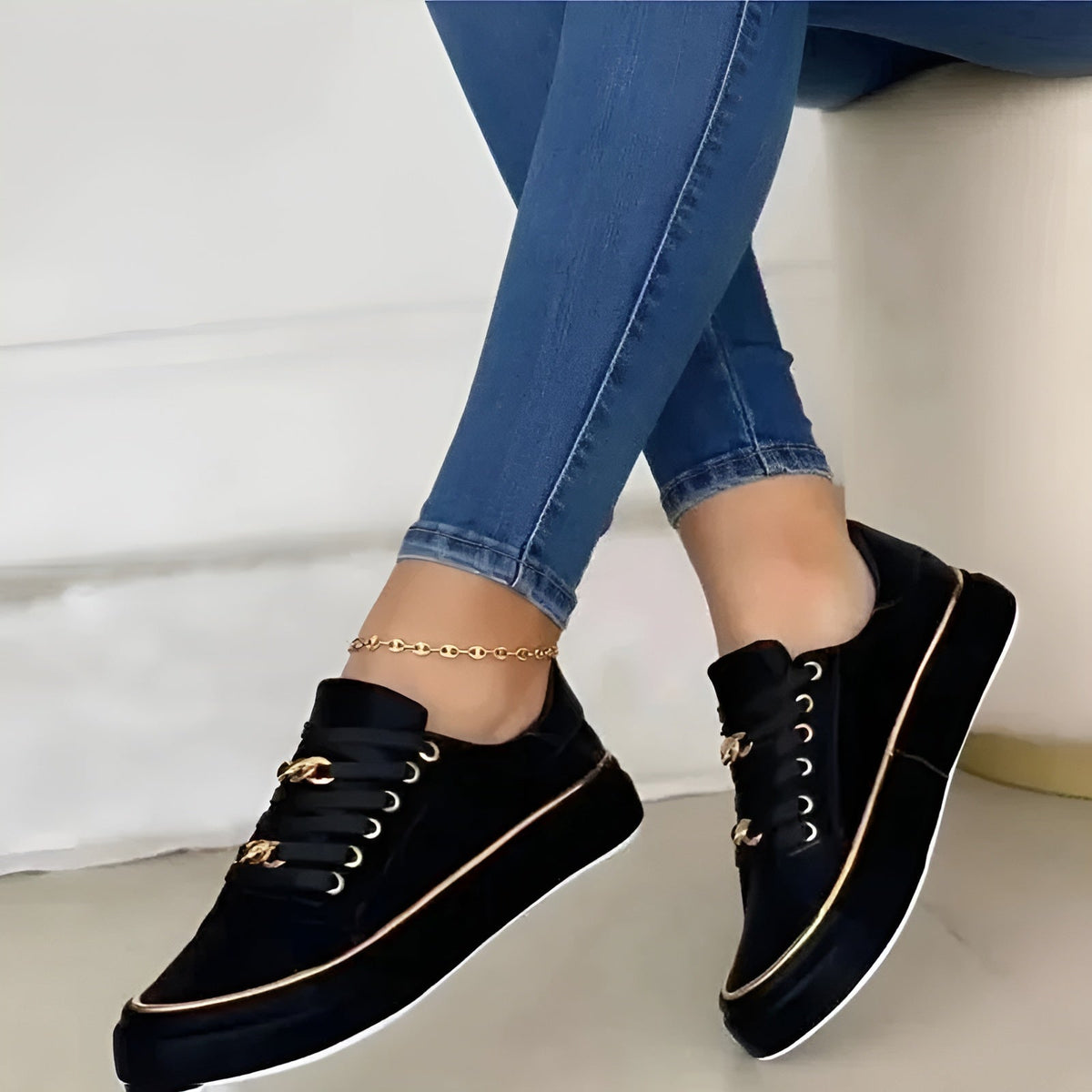 Buty na platformie z łańcuchem
