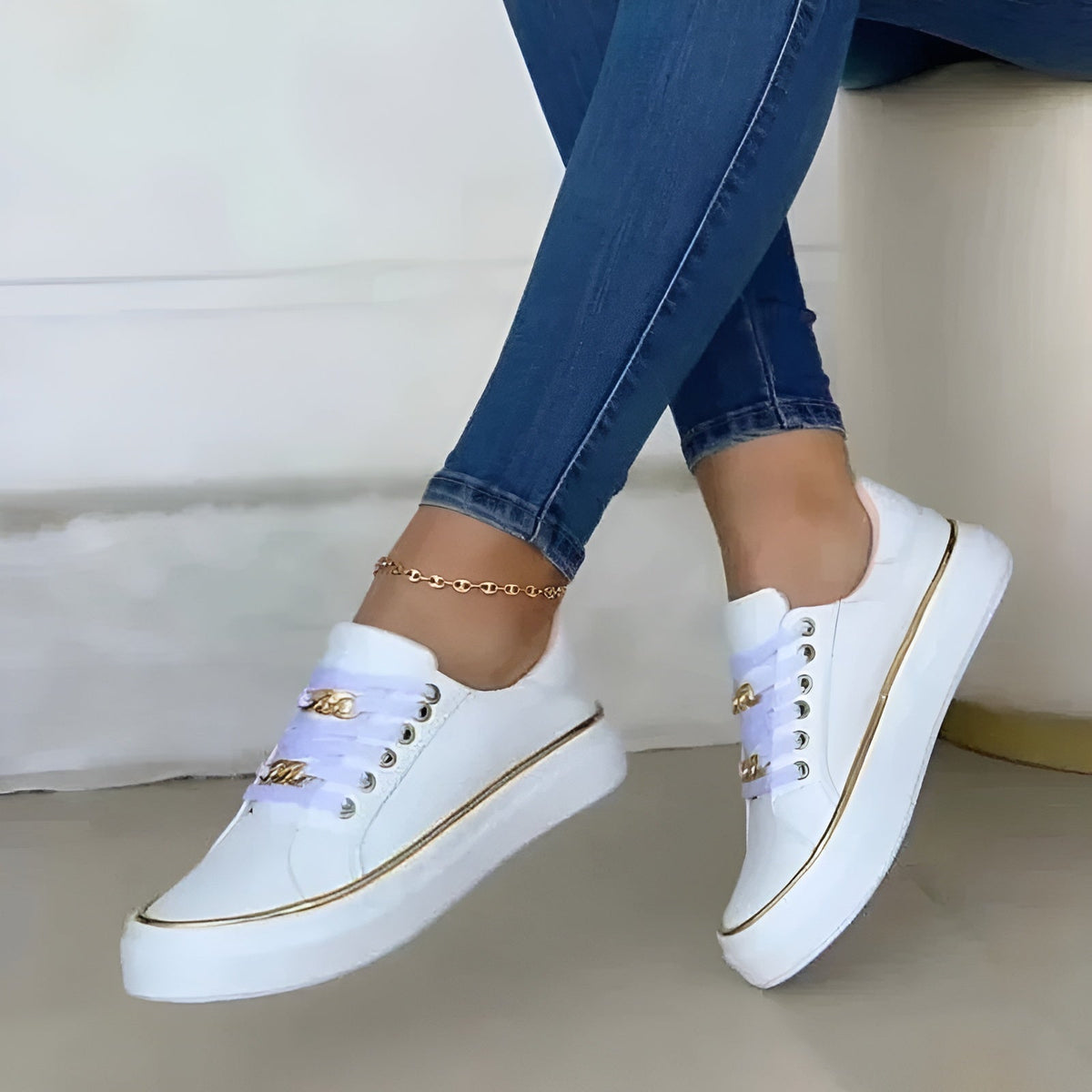Buty na platformie z łańcuchem