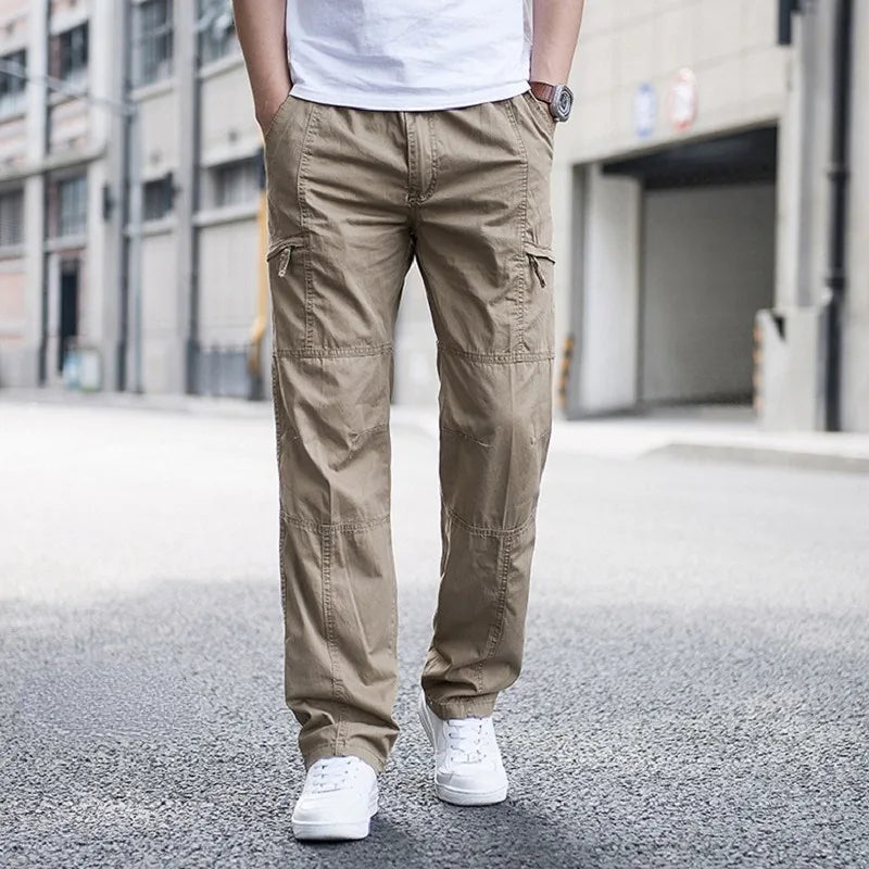 Long loose pleat-free pants with a fastening