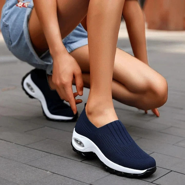 Buty Slip On z Wypukłym, Perforowanym Cholewką