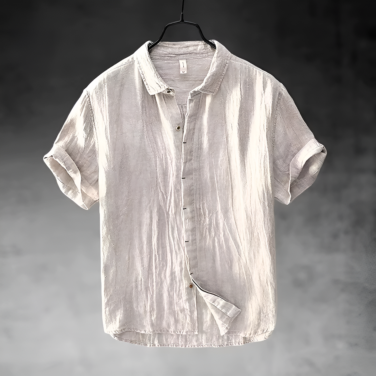 Loose short-sleeved shirt with cuffs, a collar, and a button